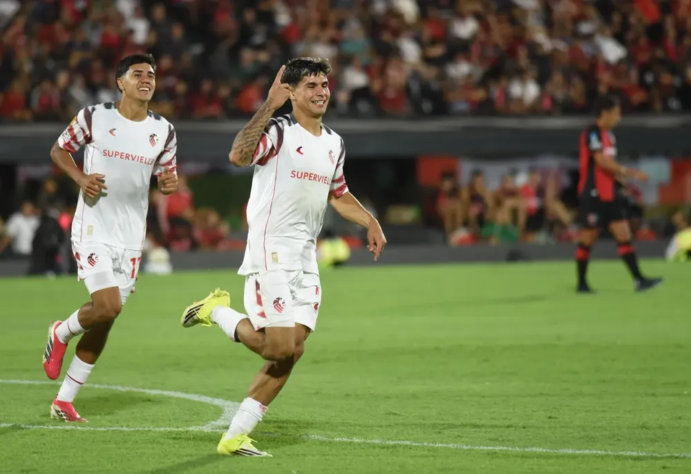 estudiantes-newells-perez-festejo-gol