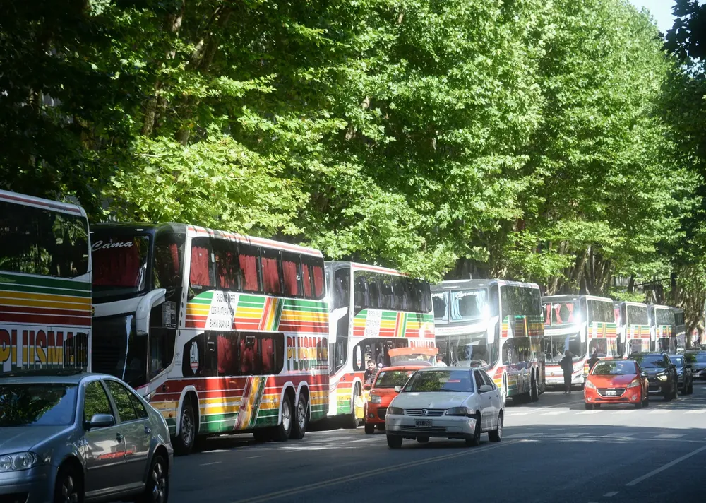 caravana-micros-estudiantes-al-trofeo-campeones-santiago-del-estero-3jpeg